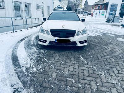 Weiß Gebraucht 2009 Mercedes E350 AMG Limousine | 9.600 € (Fairer Preis)