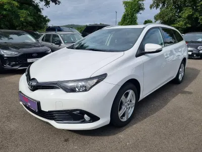 Gebraucht Toyota Auris 115 PS (84 kW) 2019 Weiß Kleinwagen