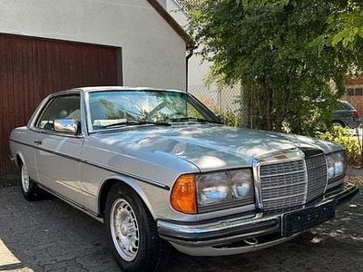 Gebraucht Mercedes 230 136 PS (100 kW) 1980 Silber Coupé