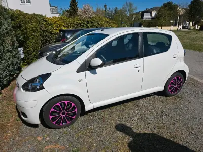 Używany Toyota Aygo 69 KM (50 kW) 2011 Biały Hatchback