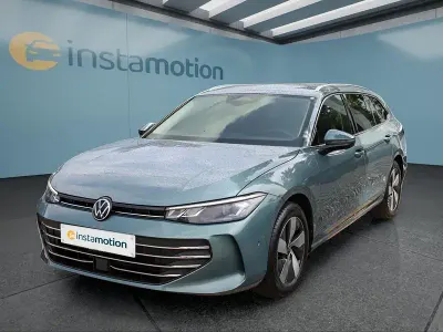 Gebraucht VW Passat 150 PS (110 kW) 2025 Grün Kombi