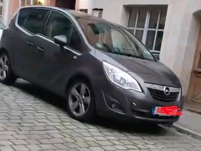 Grau Gebraucht 2011 Opel Meriva Van / Kleinbus | 3.250 € (Fairer Preis)