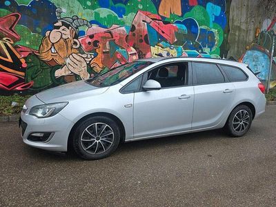Gebraucht Opel Astra Edition 131 PS (96 kW) 2013 Silber Kombi