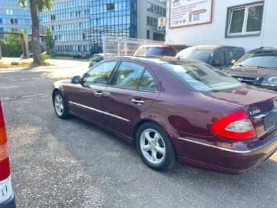 Gebraucht Mercedes E280 Avantgarde 190 PS (139 kW) 2006 Rot Limousine