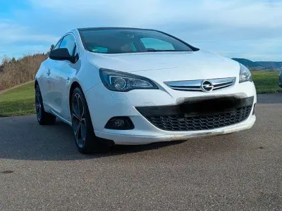 Używany Opel Astra GTC Innovation 165 KM (121 kW) 2013 Biały Coupe