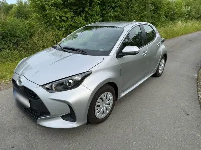 Gebraucht Toyota Yaris Comfort 72 PS (52 kW) 2023 Silber Kleinwagen