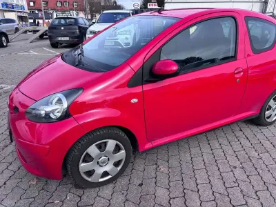 Gebraucht Toyota Aygo Cool 68 PS (50 kW) 2006 Rot Kleinwagen