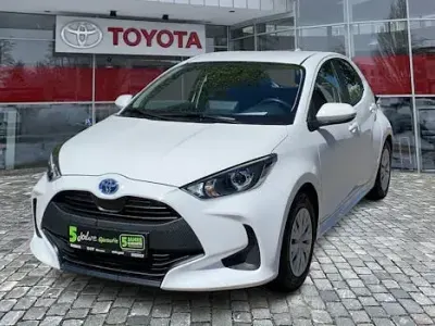 Usata Toyota Yaris Hybrid Business Edition 116 CV (85 kW) 2022 Bianco Berlina