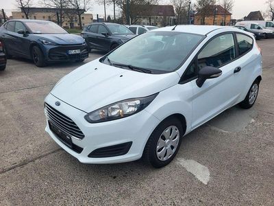 Begagnad Ford Fiesta Ambiente 60 HK (44 kW) 2014 Vit Halvkombi