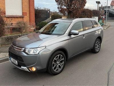 Gebraucht Mitsubishi Outlander Classic Collection Plus 150 PS (110 kW) 2015 Grau SUV