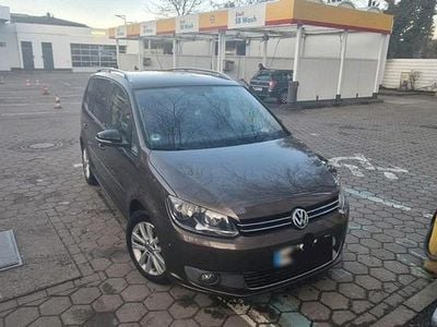 Gebraucht VW Touran Style 116 PS (85 kW) 2011 Braun Van / Kleinbus