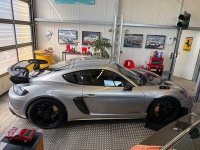 Porsche Cayman GT4