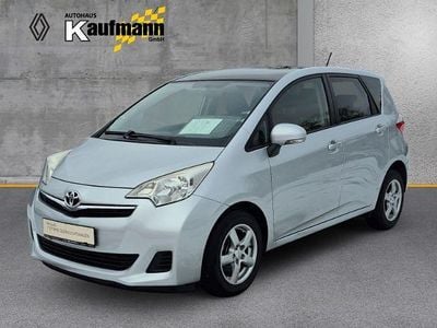 Gebraucht Toyota Verso-S Life 99 PS (72 kW) 2015 Silber Van / Kleinbus