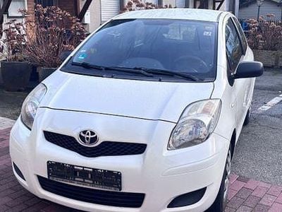 Weiß Gebraucht 2011 Toyota Yaris Kleinwagen | 2.190 € (Fairer Preis)
