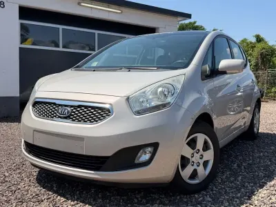 Gebraucht Kia Venga Vision 90 PS (66 kW) 2010 Silber Kleinwagen