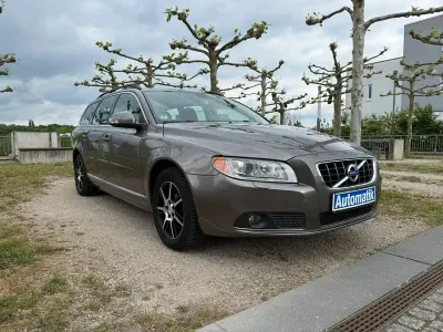 Używany Volvo V70 Kinetic 163 KM (119 kW) 2011 Brązowy Kombi
