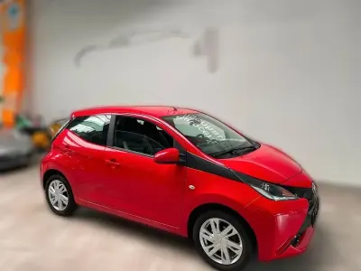 Gebraucht Toyota Aygo X-play 69 PS (50 kW) 2017 Rot Kleinwagen