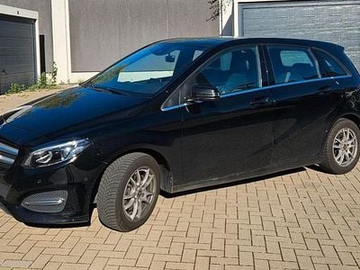 Usata Mercedes B180 122 CV (89 kW) 2018 Nero Monovolume