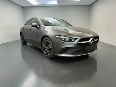 Gebraucht Mercedes CLA180 Urban 136 PS (100 kW) 2022 Grau Limousine