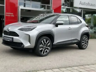 Gebraucht Toyota Yaris Cross Elegant 116 PS (85 kW) 2022 Schimmering silber metallic SUV