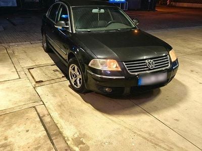 Second-hand VW Passat 131 CP (96 kW) 2004 Negru Berlinǎ