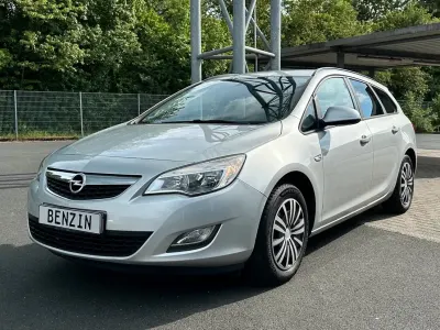 Gebraucht Opel Astra 101 PS (74 kW) 2011 Silber Kombi