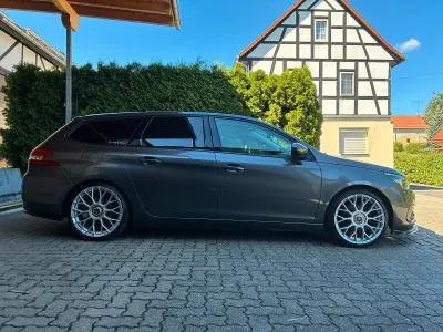 Gebraucht Peugeot 308 131 PS (96 kW) 2017 Silber Kombi