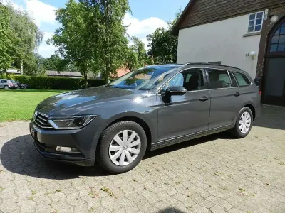 Gebraucht VW Passat Trendline 125 PS (91 kW) 2018 Uranograu Kombi