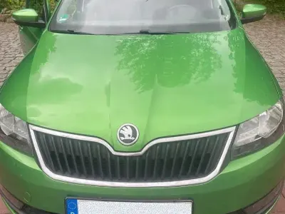 Gebraucht Skoda Rapid Ambition 95 PS (69 kW) 2019 Grün Kleinwagen