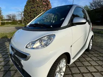 Gebraucht Smart ForTwo Coupé 75 PS (55 kW) 2014 Weiß Coupé