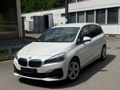 Gebraucht BMW 218 Gran Tourer Sport Line 150 PS (110 kW) 2021 Weiß Van / Kleinbus