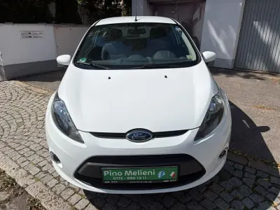 Gebraucht Ford Fiesta Champions Edition 60 PS (44 kW) 2012 Frozen white Kleinwagen