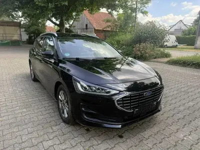 Gebraucht Ford Focus Titanium 125 PS (91 kW) 2023 Schwarz Limousine