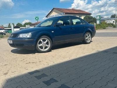 Blau Gebraucht 1997 VW Passat Limousine | 1.350 € (Fairer Preis)