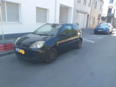 Gebraucht Ford Fiesta 90 PS (66 kW) 2006 Blau Kleinwagen