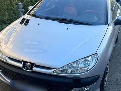 Gebraucht Peugeot 206 CC 116 PS (85 kW) 2002 Silber Cabrio