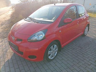 Rot Gebraucht 2009 Toyota Aygo Team Kleinwagen | 2.499 € (Fairer Preis)
