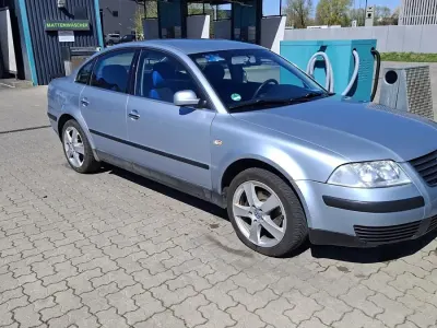 Gebraucht VW Passat 136 PS (100 kW) 2001 Grau Limousine