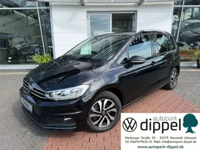 Gebraucht VW Touran Active 150 PS (110 kW) 2023 Deep black perleffekt Van / Kleinbus