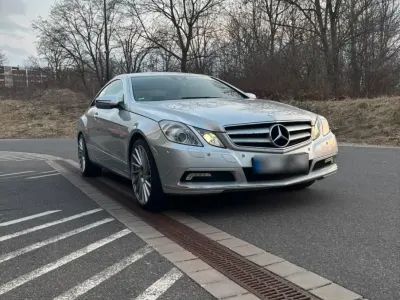 Usata Mercedes E350 292 CV (214 kW) 2009 Argento Coupé