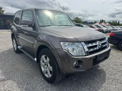 Gebraucht Mitsubishi Pajero Intense 200 PS (147 kW) 2013 Braun SUV