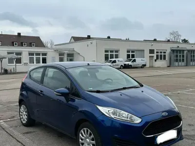 Gebraucht Ford Fiesta Trend 60 PS (44 kW) 2016 Blau Kleinwagen