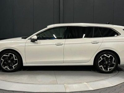 Gebraucht VW Passat Elegance 150 PS (110 kW) 2025 Oryxweiß perlmutteffekt Kombi
