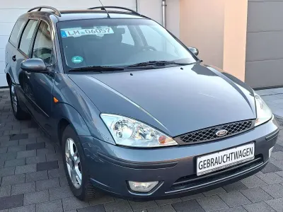 Gebraucht Ford Focus Trend 101 PS (74 kW) 2003 Titan silber Kombi