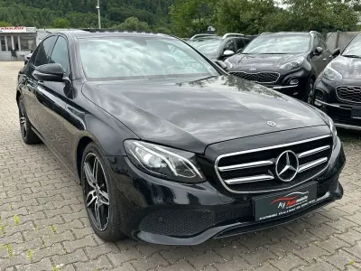 Gebraucht Mercedes E220 194 PS (142 kW) 2020 Schwarz Limousine