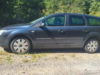 Gebraucht Ford Focus Ghia 101 PS (74 kW) 2006 Grau Limousine