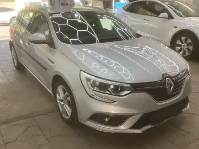 Gebraucht Renault Mégane 131 PS (96 kW) 2018 Grau Limousine