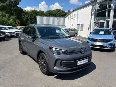 Gebraucht VW Tiguan Goal 150 PS (110 kW) 2025 Delfingrau metallic SUV