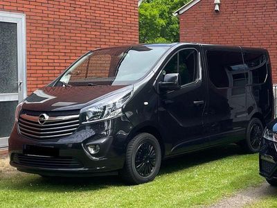 Schwarz Gebraucht 2018 Opel Vivaro Van / Kleinbus | 18.990 € (Teuer)