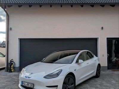 Weiß Gebraucht 2020 Tesla Model 3 Standard Range Plus Limousine | 19.400 € (Fairer Preis)